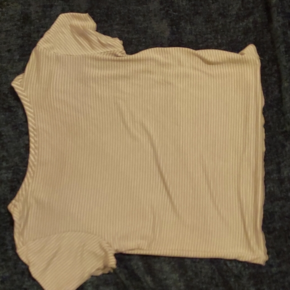 Casual Crop Top - Picture 2 of 2